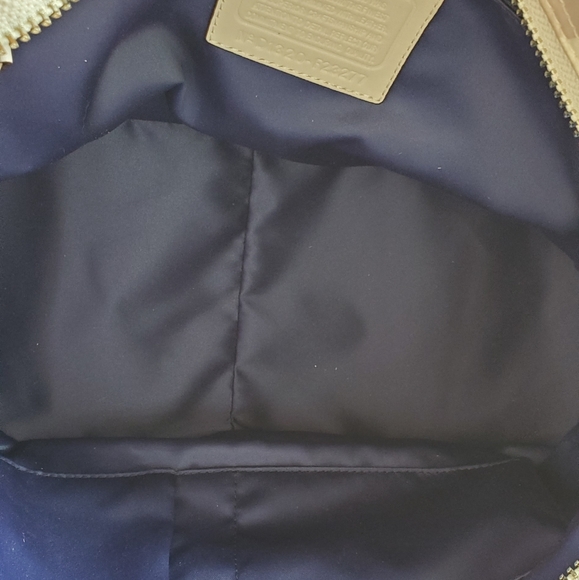 Coach Medium Signature C handbag - Picture 5 of 5